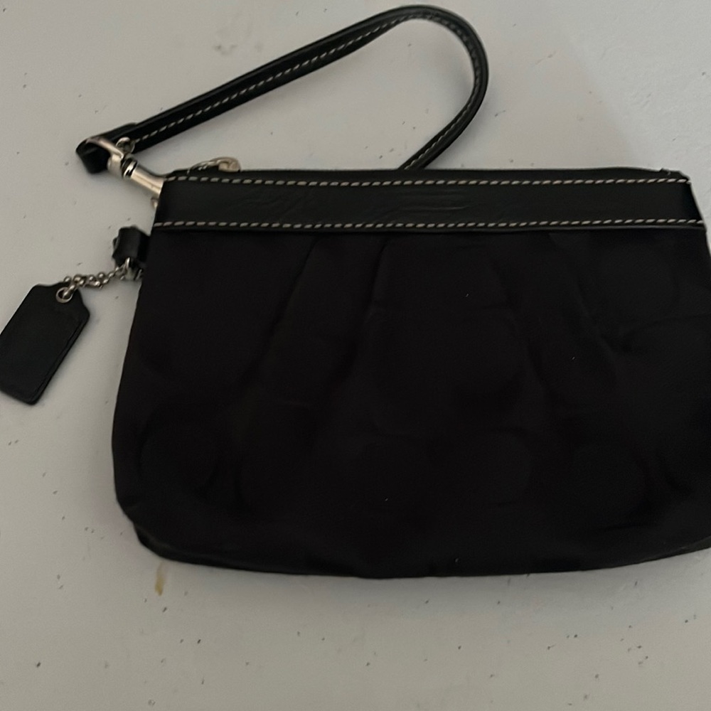 Coach Wristlet Black
Signature Canvas